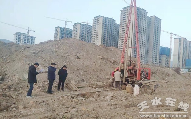 甘肃煤田地质局综合普查队领导指导检查野外建设项目岩土工程勘察工作(图)